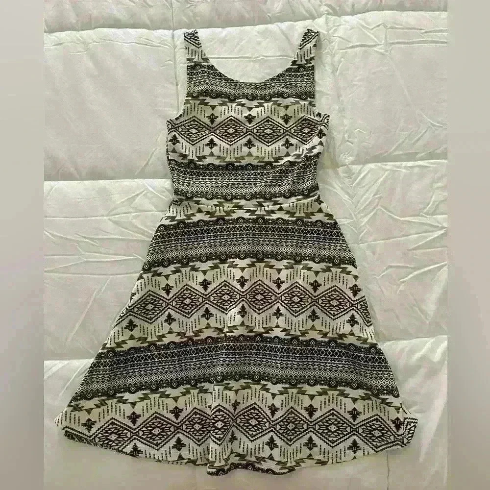 H&M dress  - Picture 2 of 3